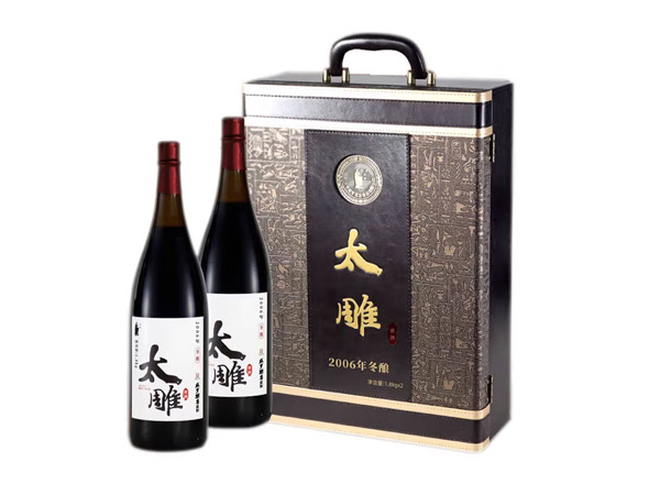 黄冈回收太雕黄酒咸亨酒店太雕黄酒2006年冬酿1.8KG*2礼盒装绍兴黄酒